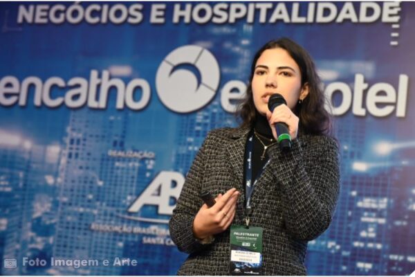 Palestra Mari Ferreira no Encatho & Exprotel - sortimentos.com.br