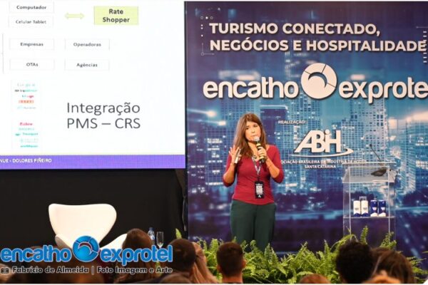 Palestra de Dolores Pineiro no Encatho & Exprotel 2025 - sortimentos.com.br