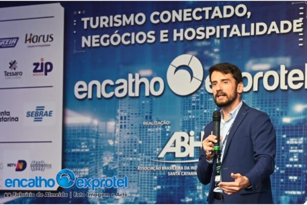 Palestra de Bruno Wendling no Encatho & Exprotel - sortimentos.com media partner