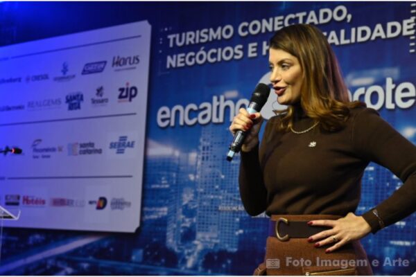 Palestra de Catiane Seif no Encatho & Exprotel - sortimentos.com.br