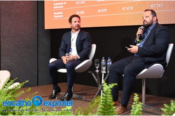 Encatho & Exprotel 2025 - painel “Financiamentos para a Atividade Hoteleira”, com hoteleiro Adriano Palma e Michel Dias Gonçalves, diretor da Cresol
