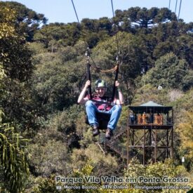 Fabio Juchen na Tirolesa do Parque Vila Velha em Ponta Grossa