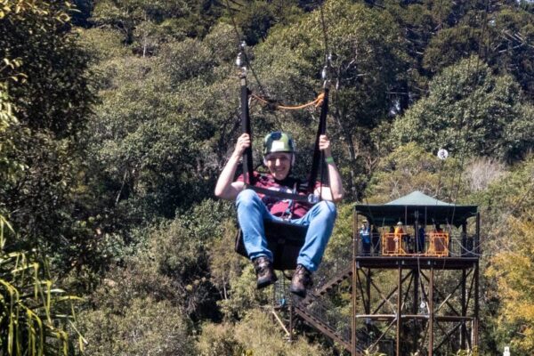 Fabio Juchen na Tirolesa do Parque Vila Velha em Ponta Grossa