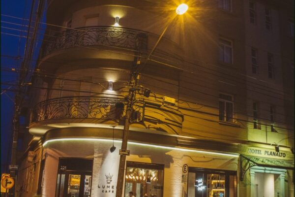 Planalto Select Hotel em Ponta Grossa : localização, conforto, atendimento e café da manhã com 40 itens