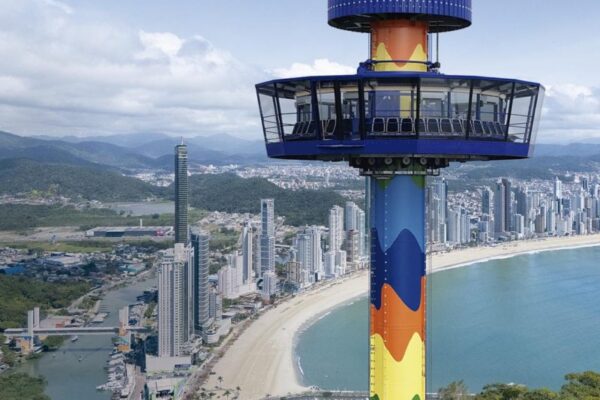 Super Gyro Tower no Parque Unipraias em Balneário Camboriú - divulgacaoturistica.com