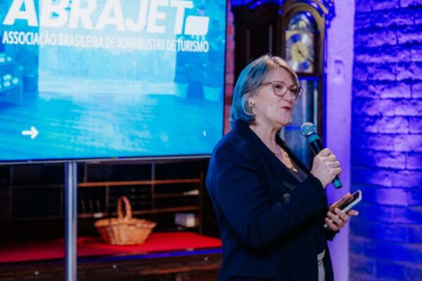 Jornalista Silvana Canal - Presidente da Abrajet-PR - divulgacaoturistica.com
