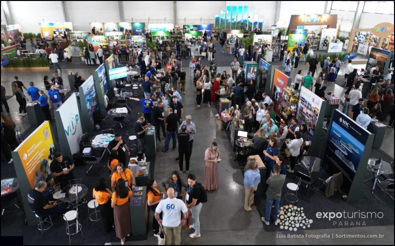 Giro na Expo Turismo Paraná 2026 : economia, samba, vinho, reencontros e networking