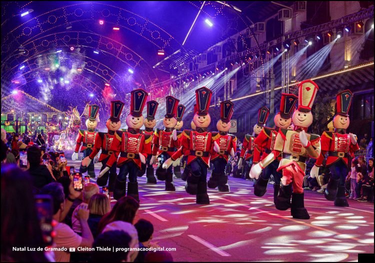 Grande Desfile Natal Luz de Gramado - divulgacaoturistica.com